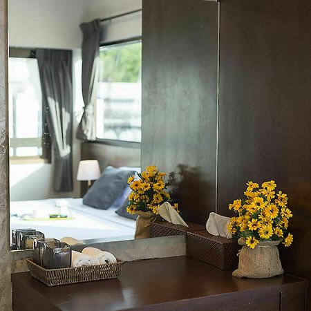 Green Leaf Hostel Phuket Bagian luar foto