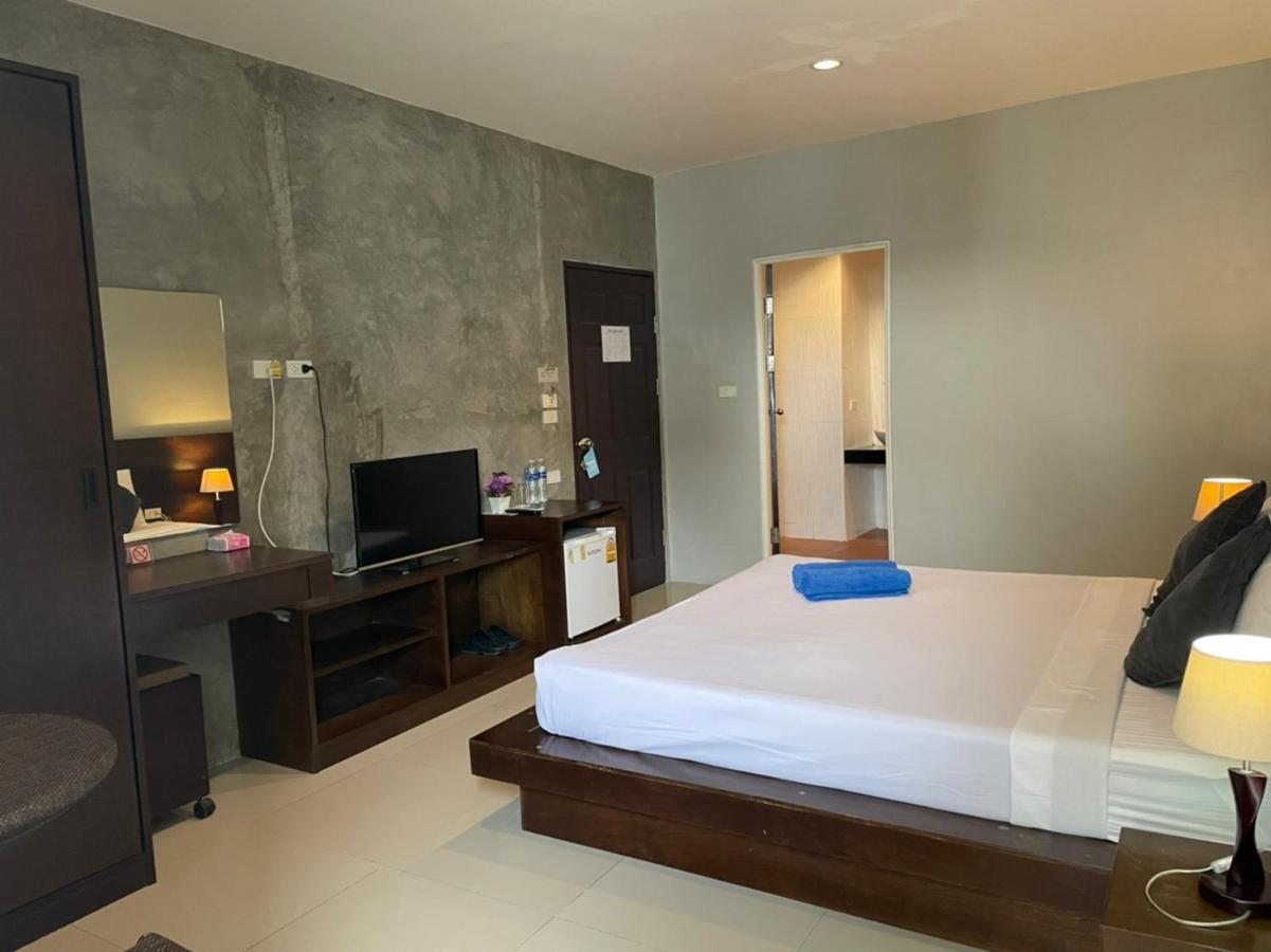 Green Leaf Hostel Phuket Bagian luar foto