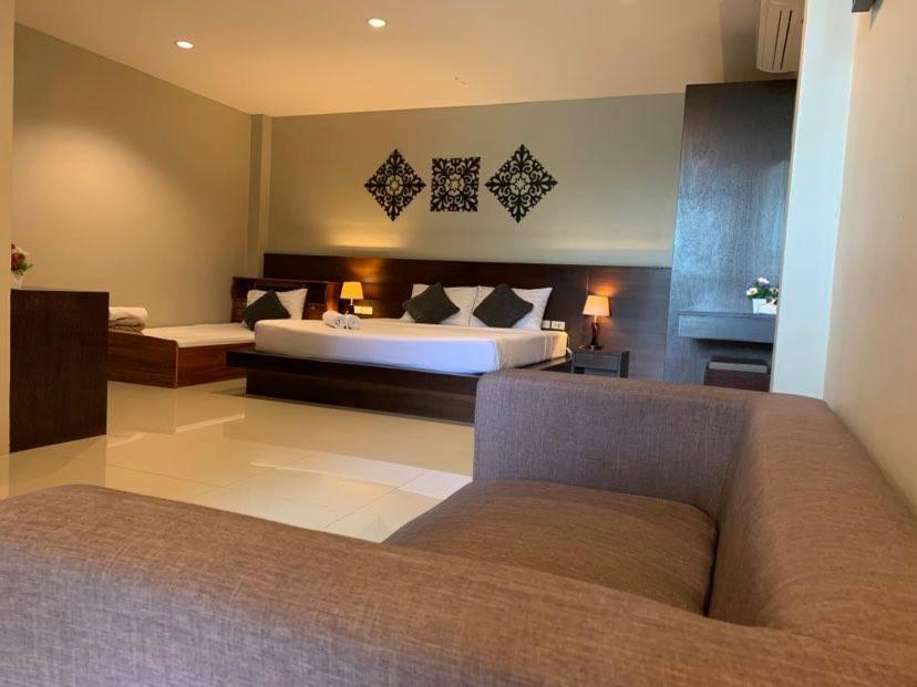Green Leaf Hostel Phuket Bagian luar foto