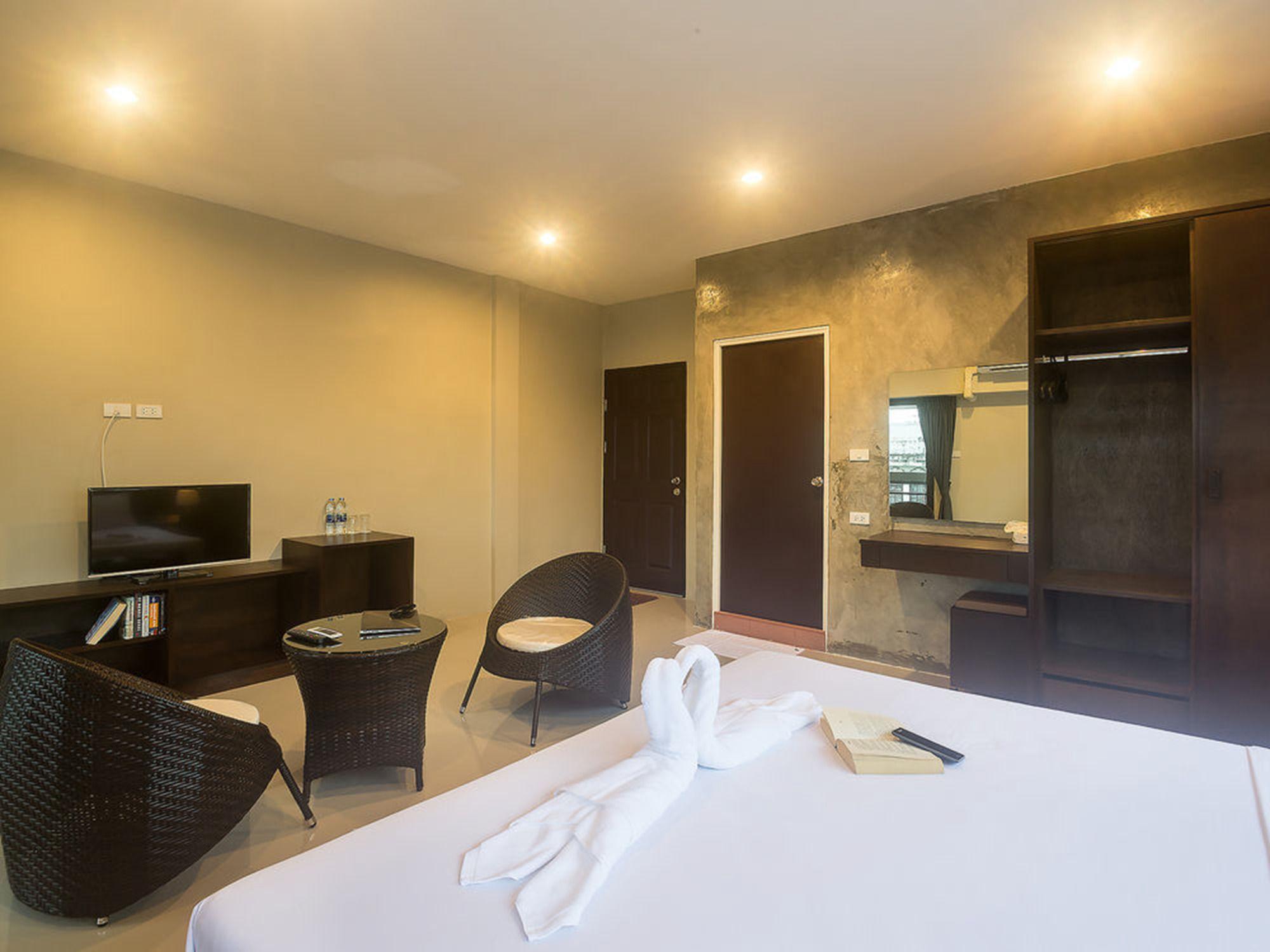 Green Leaf Hostel Phuket Bagian luar foto