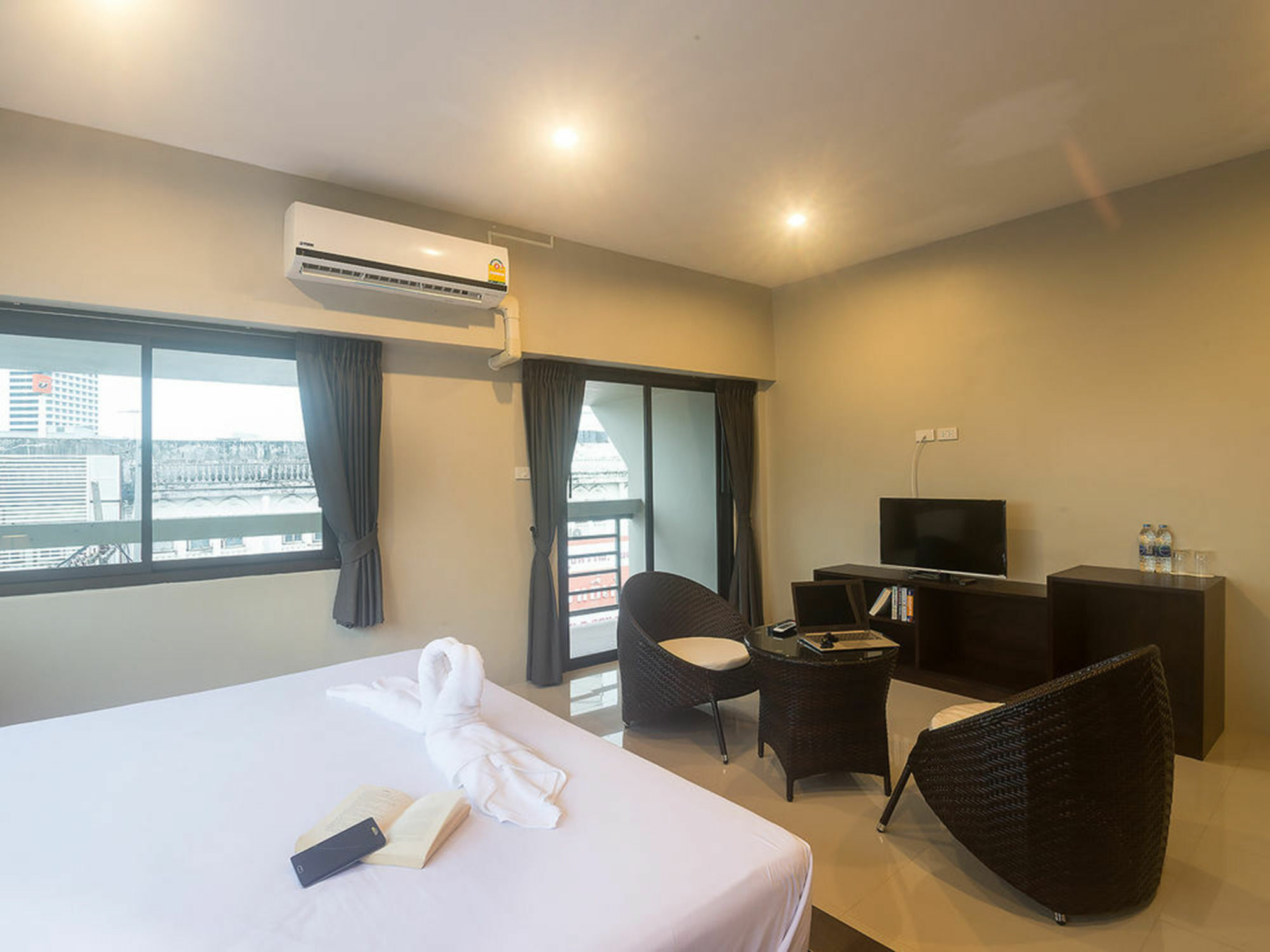 Green Leaf Hostel Phuket Bagian luar foto